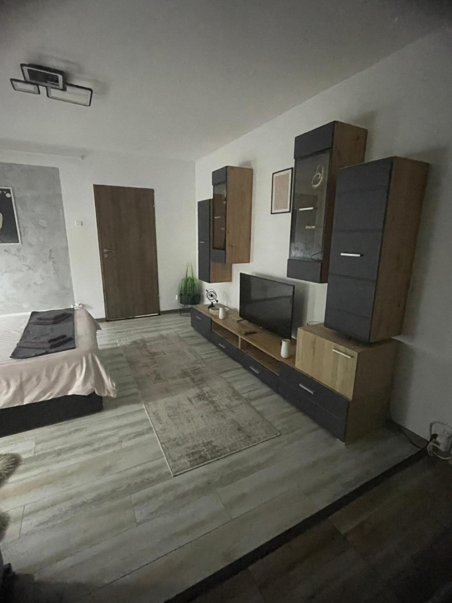 Central Studio Lcs Vajdahunyad Kültér fotó